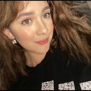 Meet your Posher, Cassandra